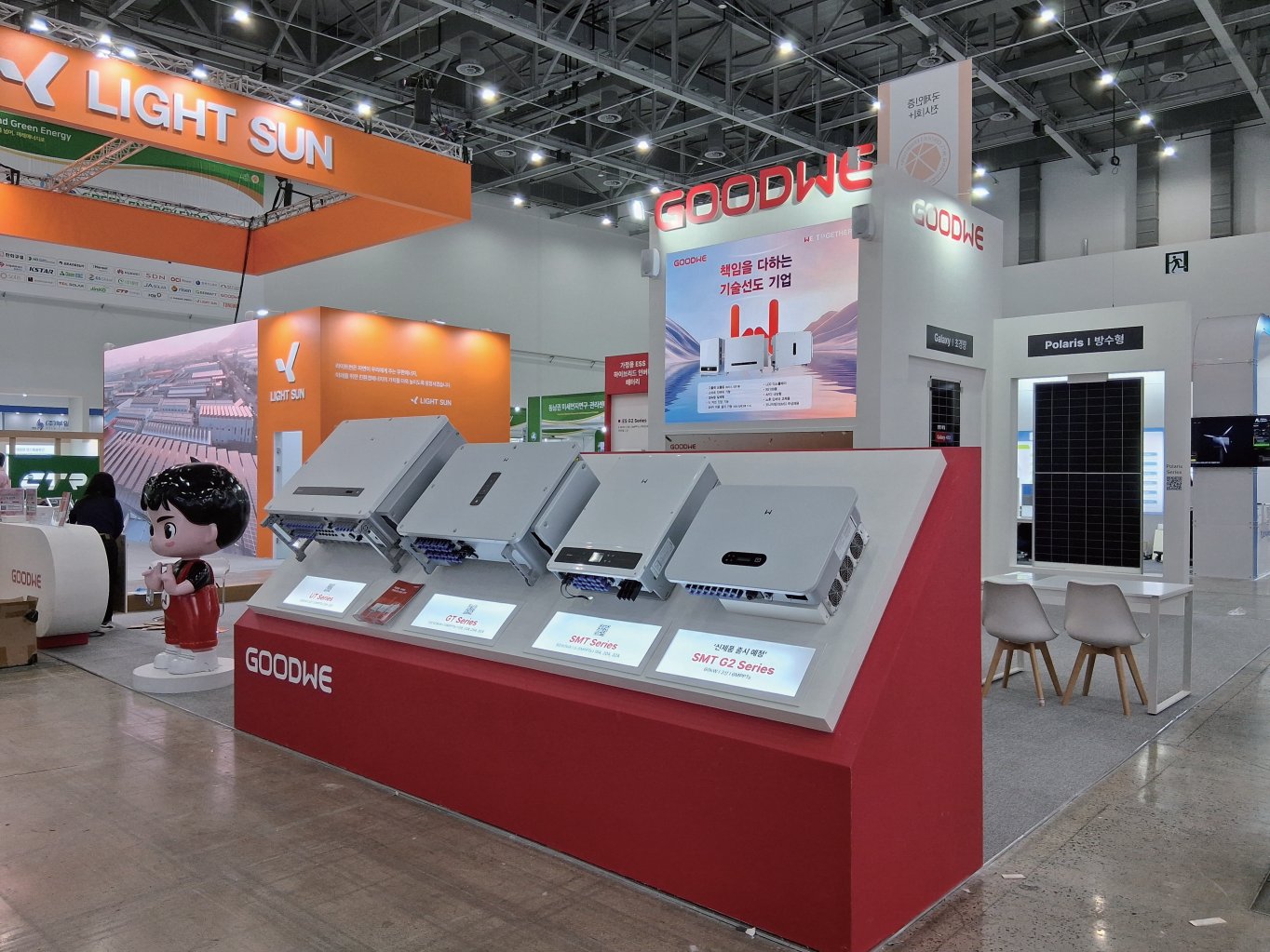 GOODWE光伏设备展示与洽谈展位实景